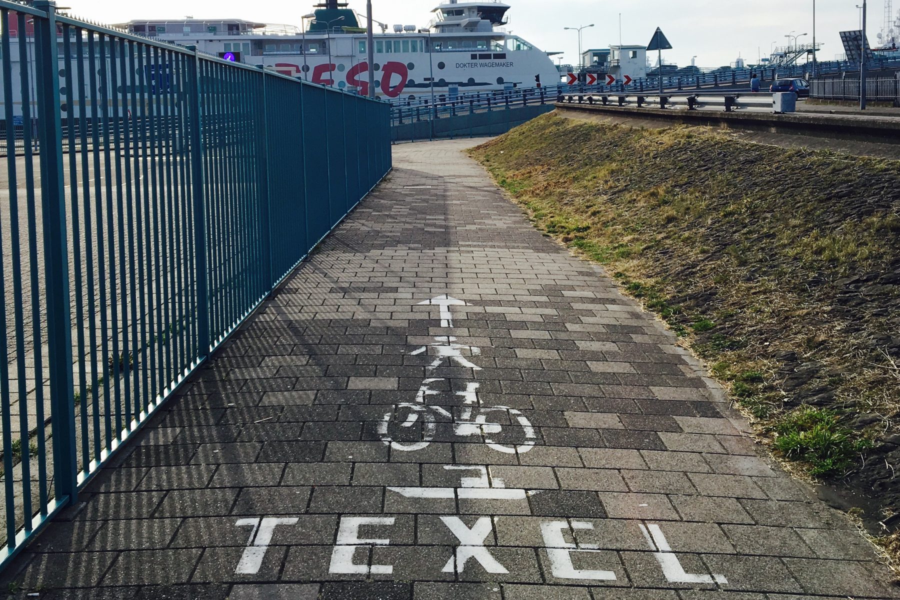 Urlaub auf Texel – Fahrradfahrerspur zur Fähre