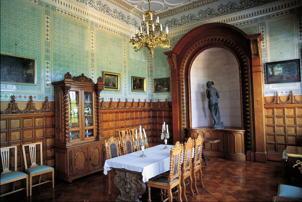 Historischer Saal im Jagdschloss Granitz auf Rügen 