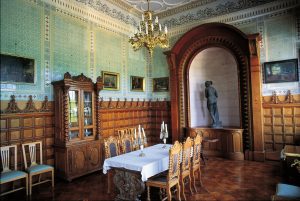 Historischer Saal im Jagdschloss Granitz auf Rügen