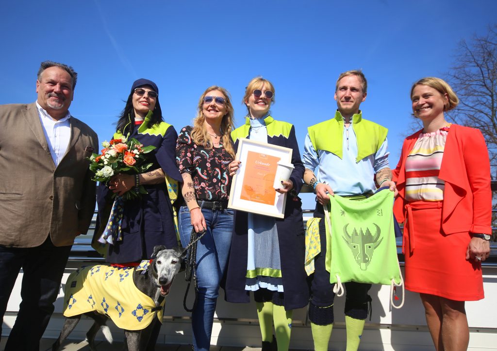 Preisverleihung zum Ideenwettbewerb „Trachten neu erleben“ Bernd Fischer, Geschäftsführer des Tourismusverbandes MV, Preisträgerin Prof. Veruschka Götz, Designerin Jette Joop Birgit Hesse