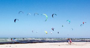 Kitesurfer am Strand von Fehmarn