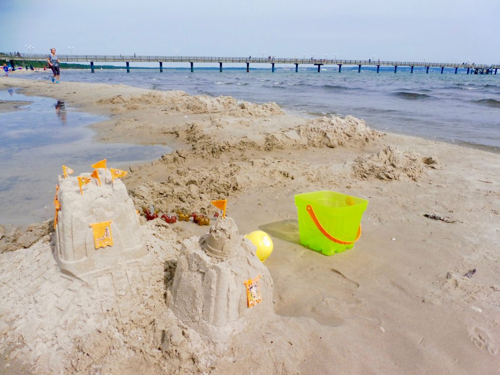 Sandburg am Strand von Binz