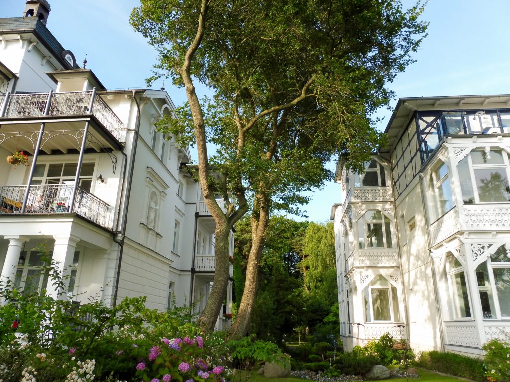 Villa Baltic und Villa Heiderose an der Promenade von Binz auf Rügen