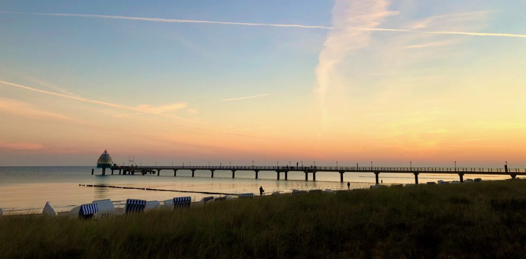 Seebrücke Zingst mit Tauchgondel