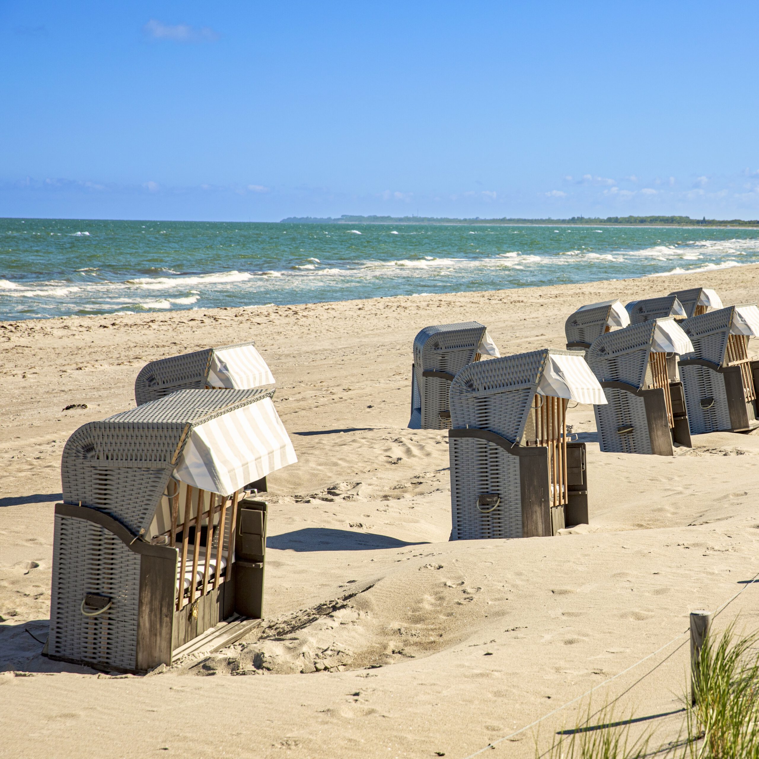 Strandkörbe am Strand von Dierhagen